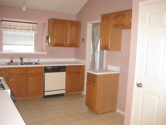 3rd image of 112 N Carriage House Way