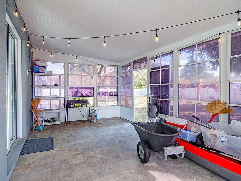 868 Huntington St NE — Photo 37