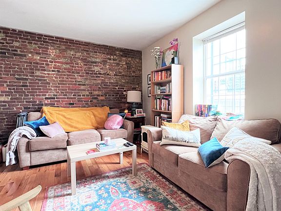 4th image of 2633 W Girard Ave #2F