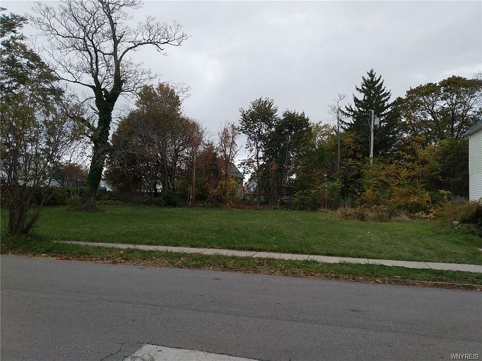 2nd image of 80 Laurel St