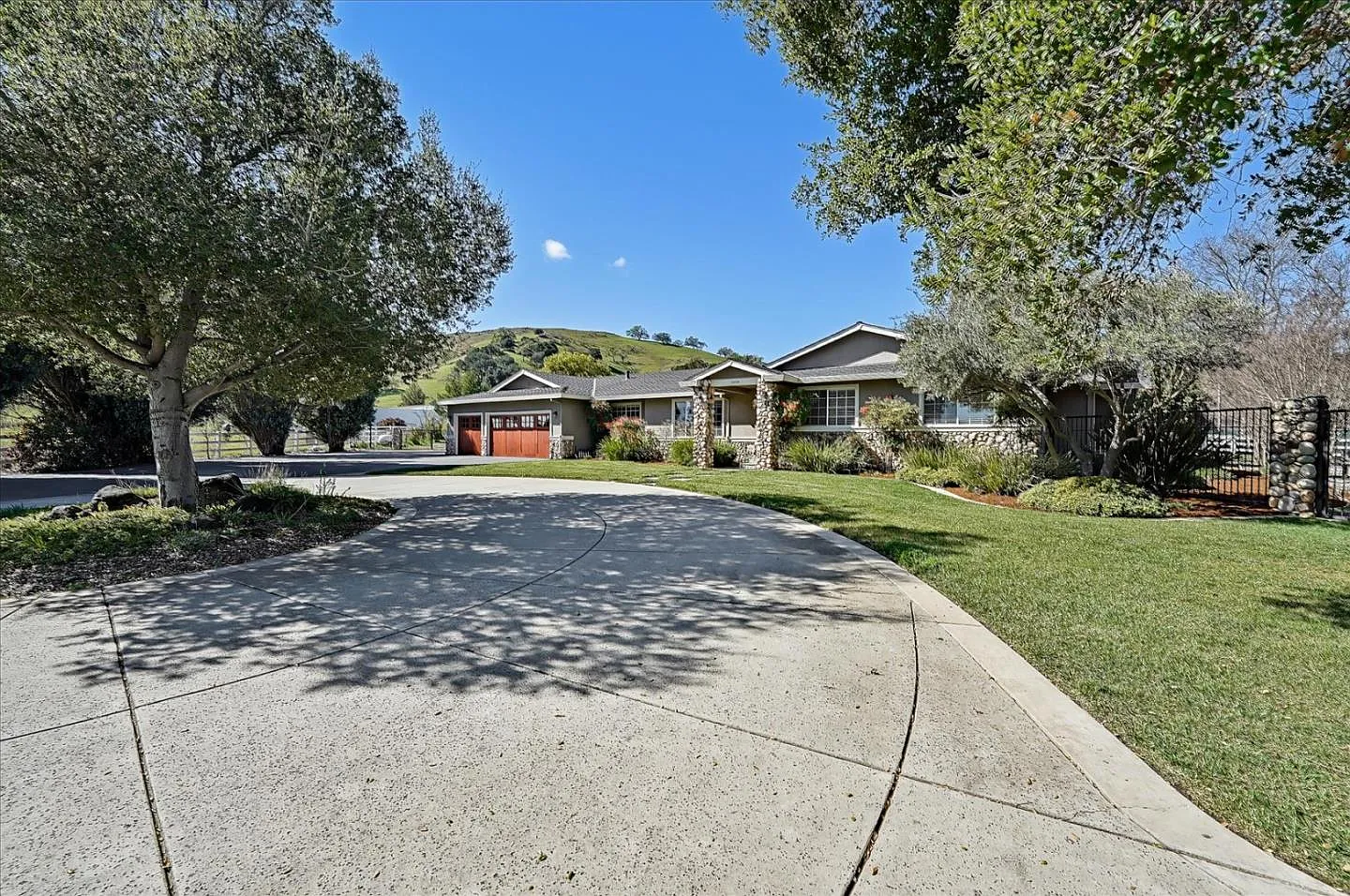 12835 Quail Hill Ct photo 1