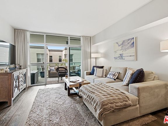 3rd image of 13700 Marina Pointe Dr Unit 519
