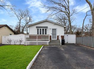 58 Walnut St, Lake Grove, NY 11755