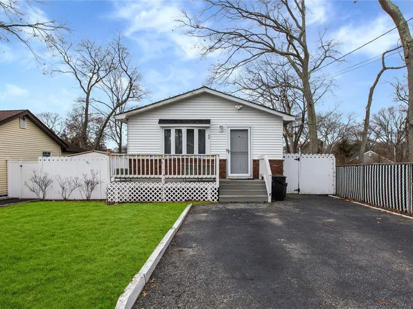 58 Walnut Street, Lake Grove, NY 11755