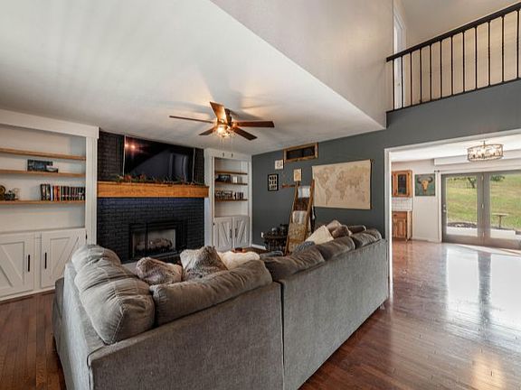 2nd image of 2315 Courtyard Dr