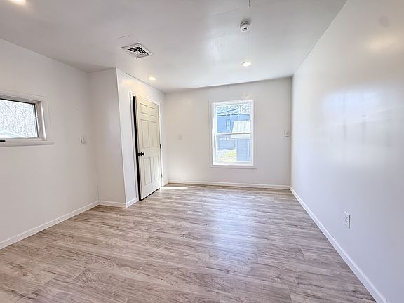 5th image of 272 River Rd