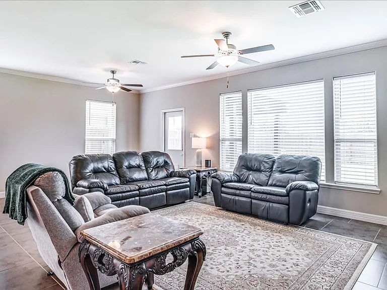 7617 Diamond Dr — Photo 6