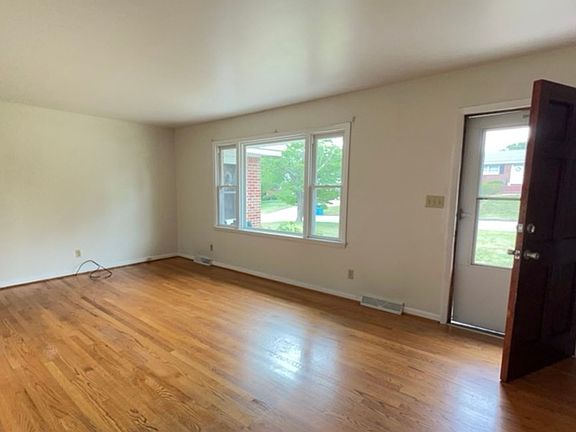4th image of 3645-3647 Oaklawn Ave NW