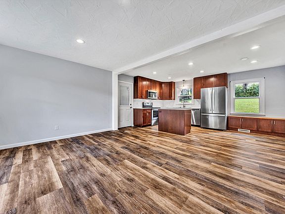 5th image of 2914 Dover Dr