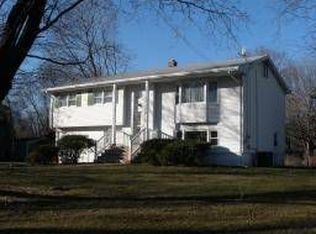 8 Bejamin Pl, Pequannock, NJ 07440