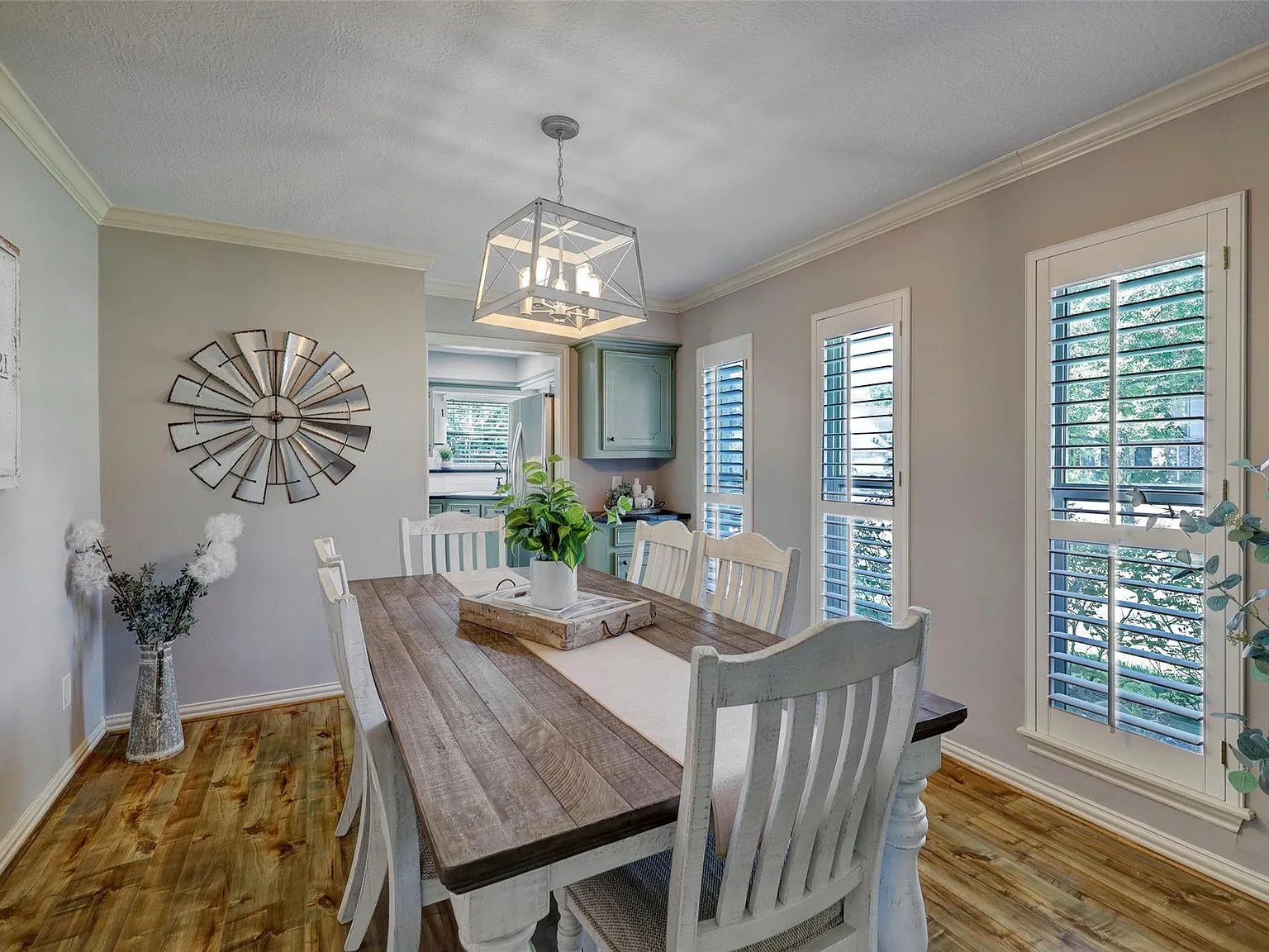 4 bed, 2.5 bath, 2274 sqft, $2,900 — Photo 3