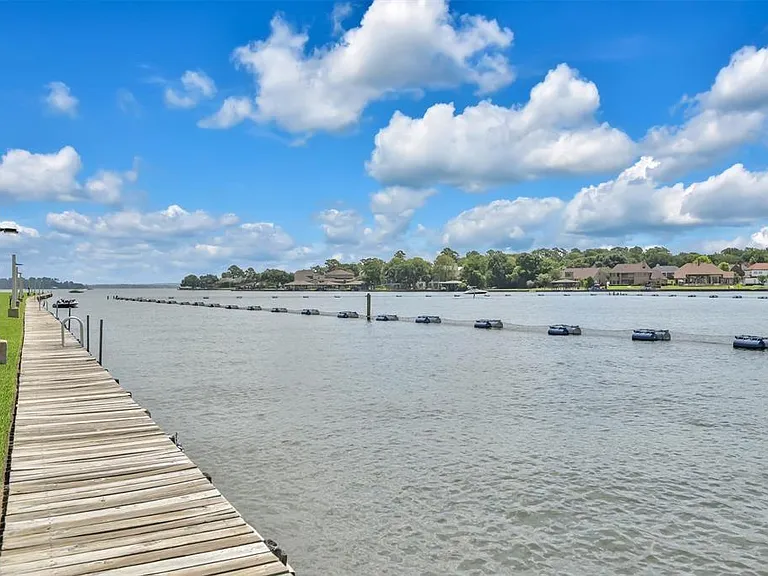 182 April Point Dr N — Photo 17