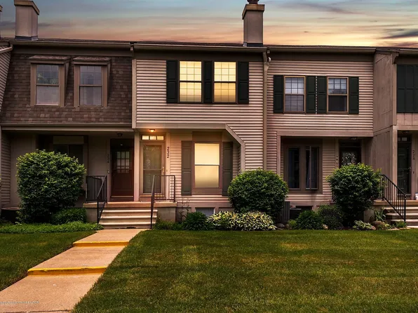 232 Park Meadows Dr, Lansing, MI 48917