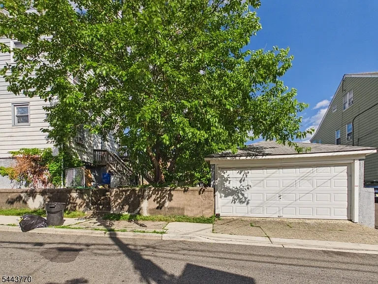 139 Fairview Ave #2 — Photo 15