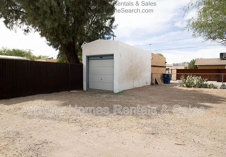 122 N Martin Ave — Photo 14
