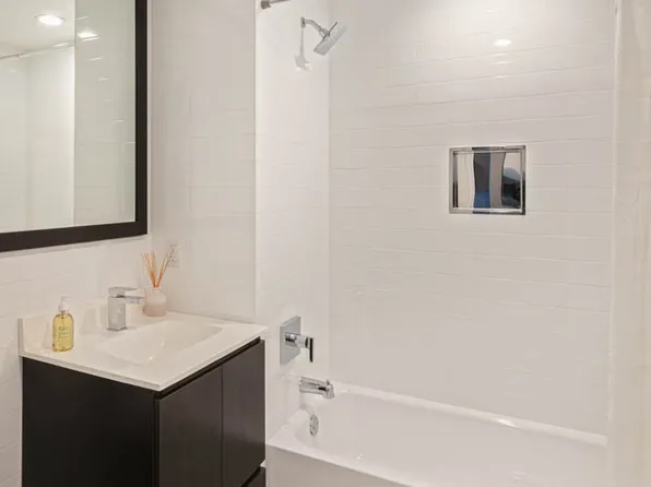 22-44 Jackson Avenue image 13 of 36