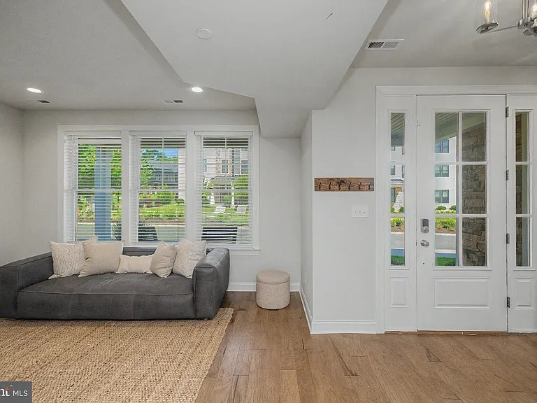 300 Squire Dr — Photo 6