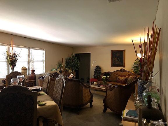 3rd image of 800 E Ithaca Ave