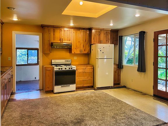 4th image of 1094 W Standley Street