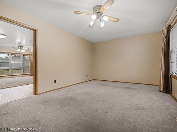 3rd image of 10 Alpine Dr