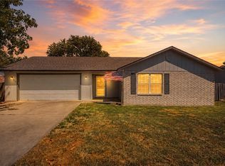 714 Bloomfield St, Gentry, AR 72734