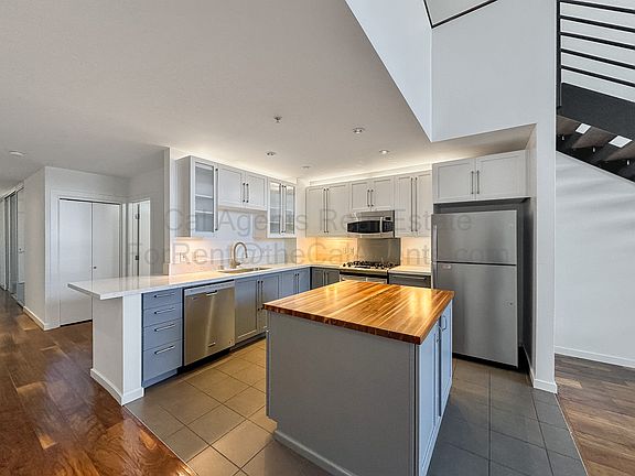 4th image of 1001 46th St Unit 522