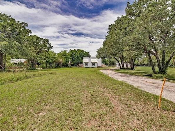 3952 J Rendon Rd, Burleson, TX 76028