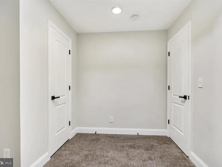 1013 S Baylis St — Photo 41