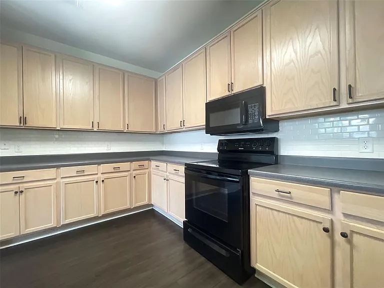 4412 Woodstock Dr — Photo 9