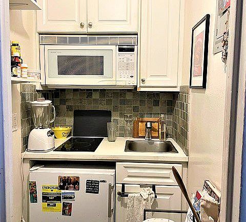 3rd image of 50 W 72nd St APT 1712
