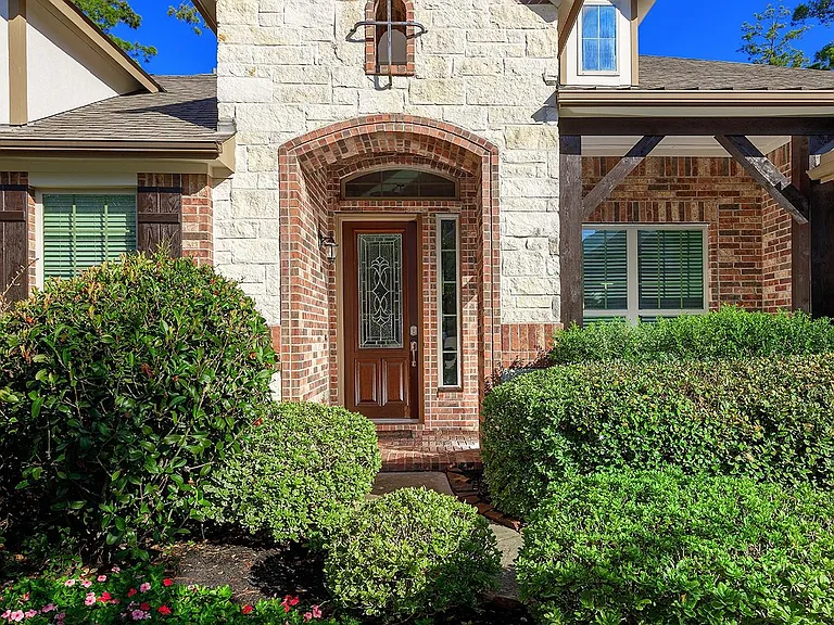 46 Caprice Bend Pl — Photo 3