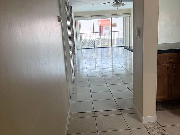 4th image of 2977 Riverside Dr