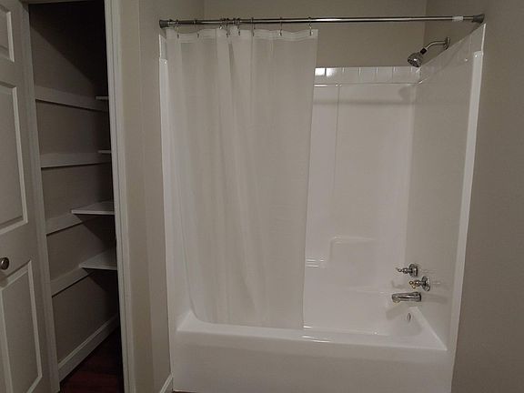 4th image of 609 S Lake Dr APT 24