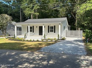 424 N Main St, Poplarville, MS 39470