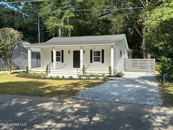 424 N Main St, Poplarville, MS 39470