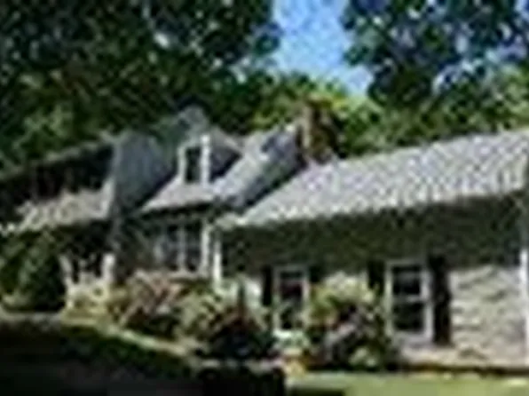 8 Sassafrass Ln, Clinton, CT 06413