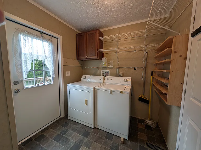 370 Evans Rd — Photo 11