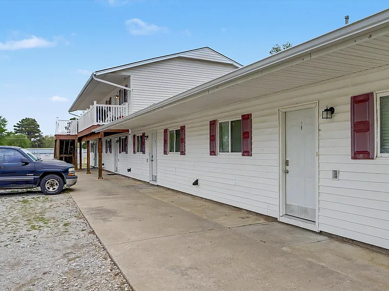 15351 W Highway 66 Hwy #E — Photo 2