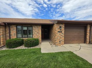 9 Pioneer Ct NW, Orange City, IA 51041