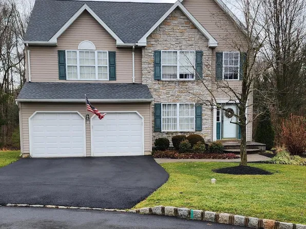 2831 Lee Dr, Jamison, PA 18929