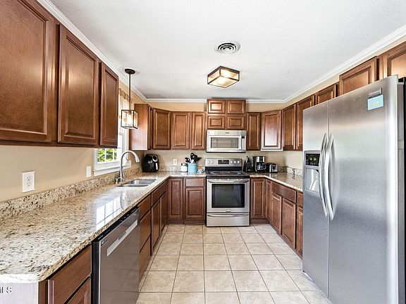5th image of 324 Bellehaven Dr