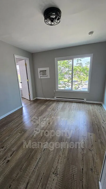1 bed, 1.0 bath, 700 sqft, $925 — Photo 1