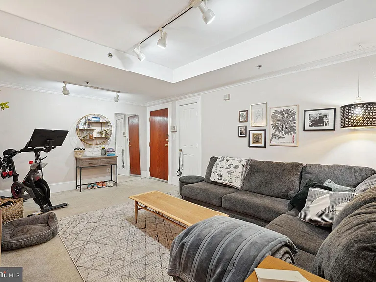 1736 18th St NW #T2 — Photo 5