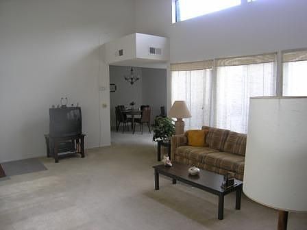 Open & bright floor plan