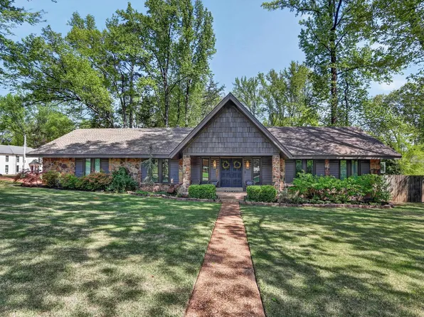 7406 Oak Run Dr, Germantown, TN 38138