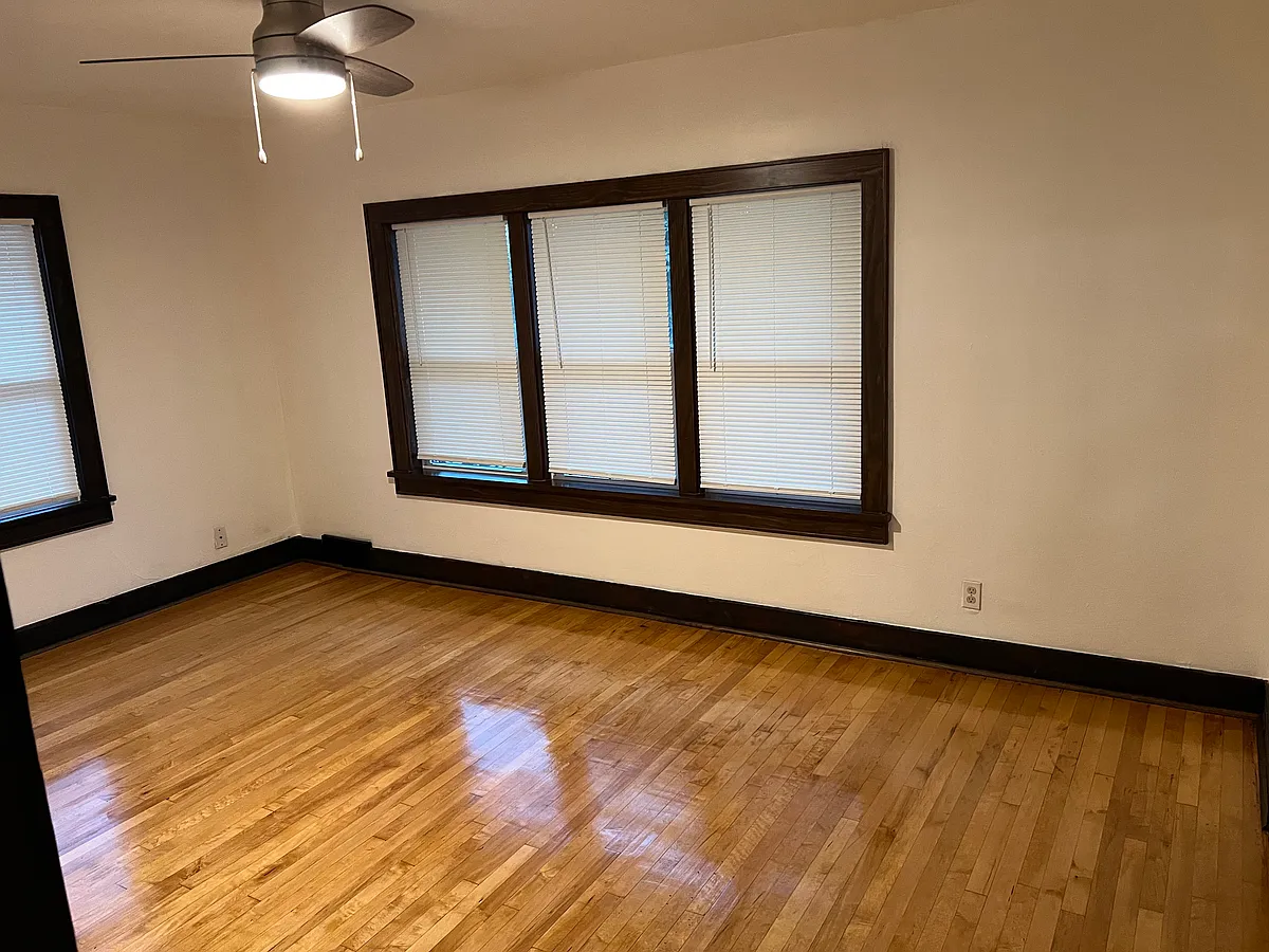 Building Photo - 117-119 S Maple Ave #4