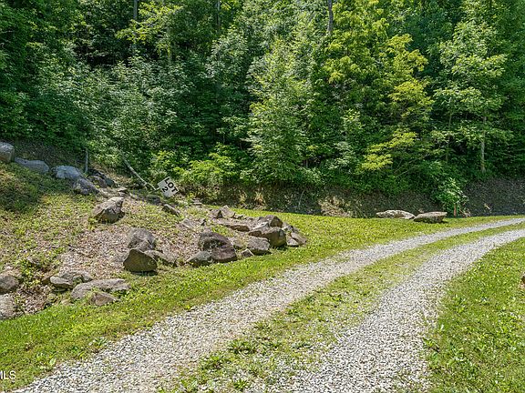 3rd image of 3 Ridgetop Ln