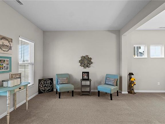4th image of 5538 W Woodstock Trl