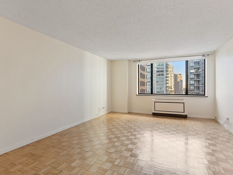 1st image of 30 W 61st St APT 18E