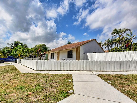 2nd image of 5765 Aurora Ct